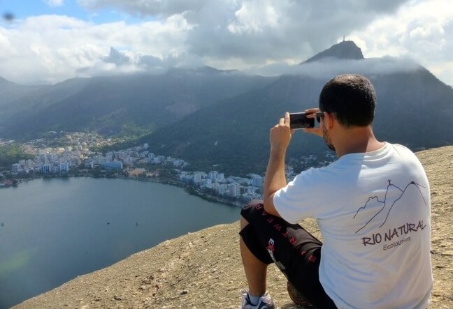 Oportunidade de visitar o Morro dos Cabritos em Copacabana por uma trilha incrível com um pequeno trecho de escalada · Clique Aqui!